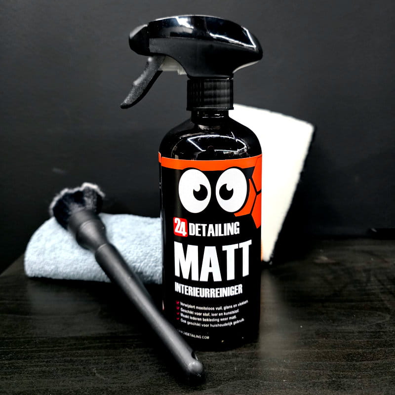 INTERIOR MATT BUNDEL